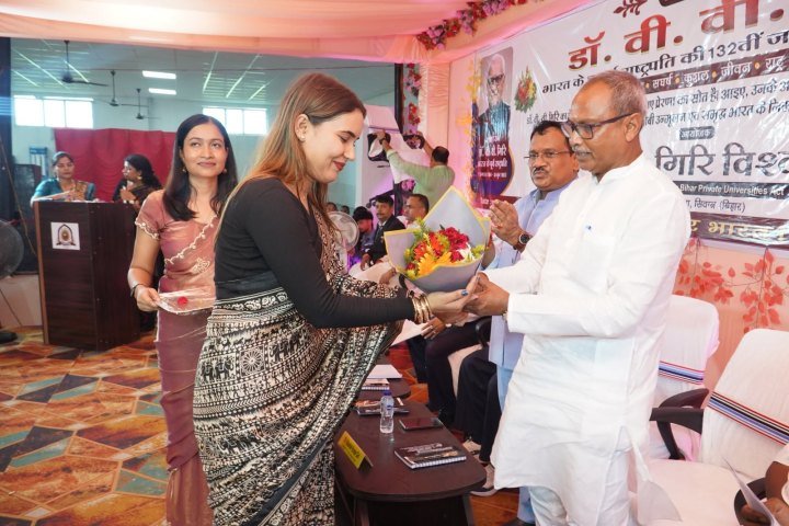 डॉ. वी. वी. गिरि जयंती समारोह में श्री दुलाल चंद्र गोस्वामी जी का सम्मान